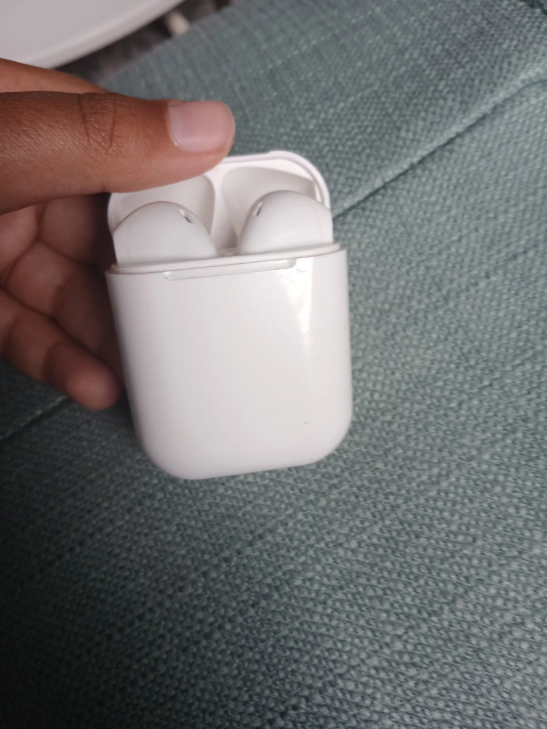 White Wireless Earbuds with Charging Case - photo 2