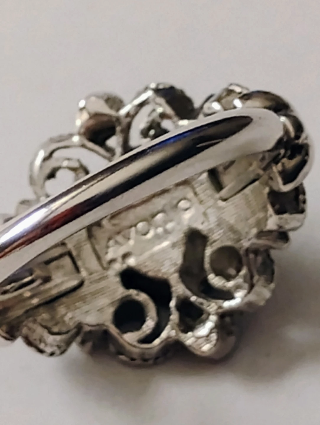 AVON VINTAGE RING (HEMATITE-LIKE CABOCHON SILVER-TONE FILIGREE) - photo 2