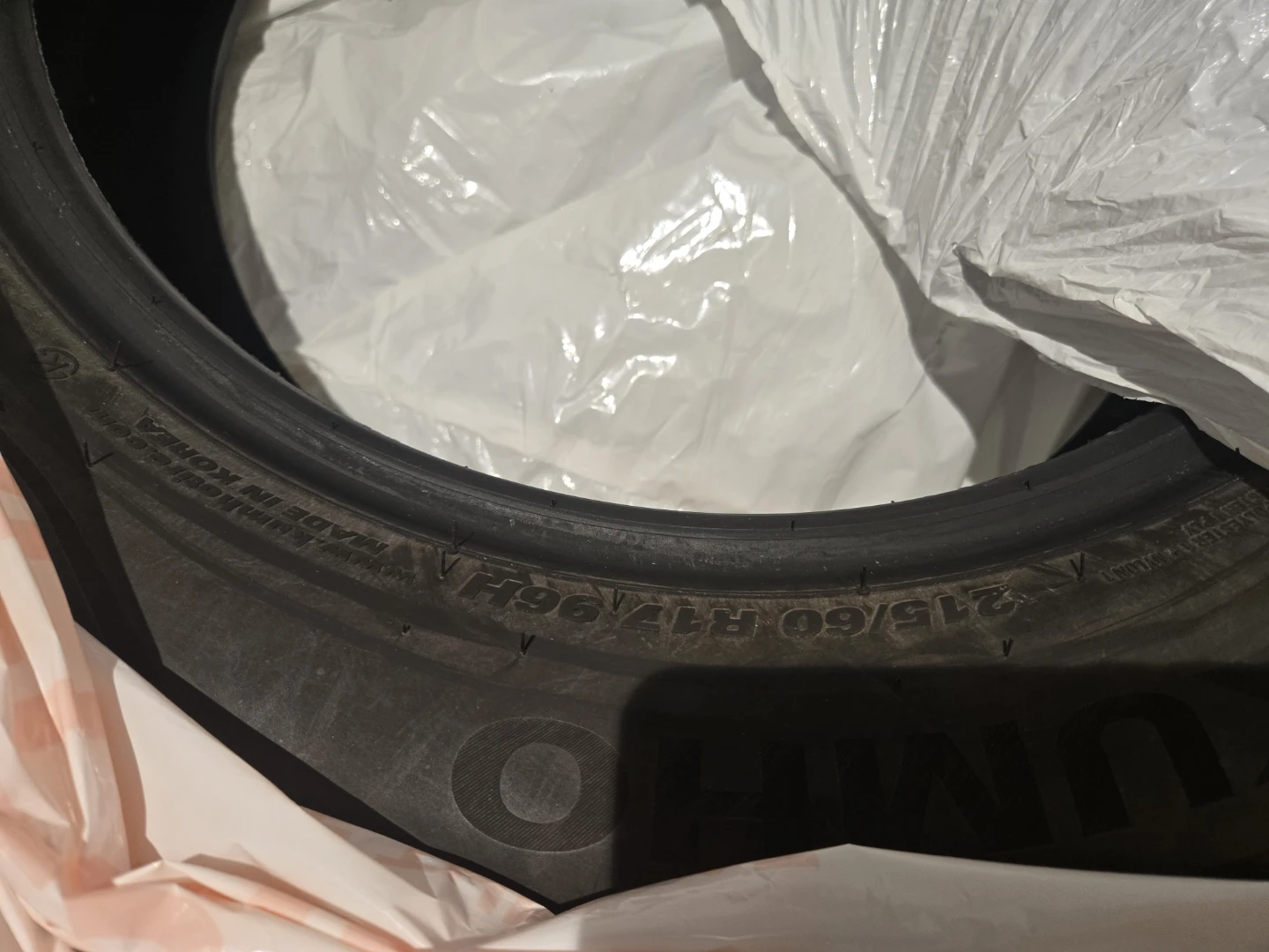 Kumho 215/60R17 96H All Season Tire