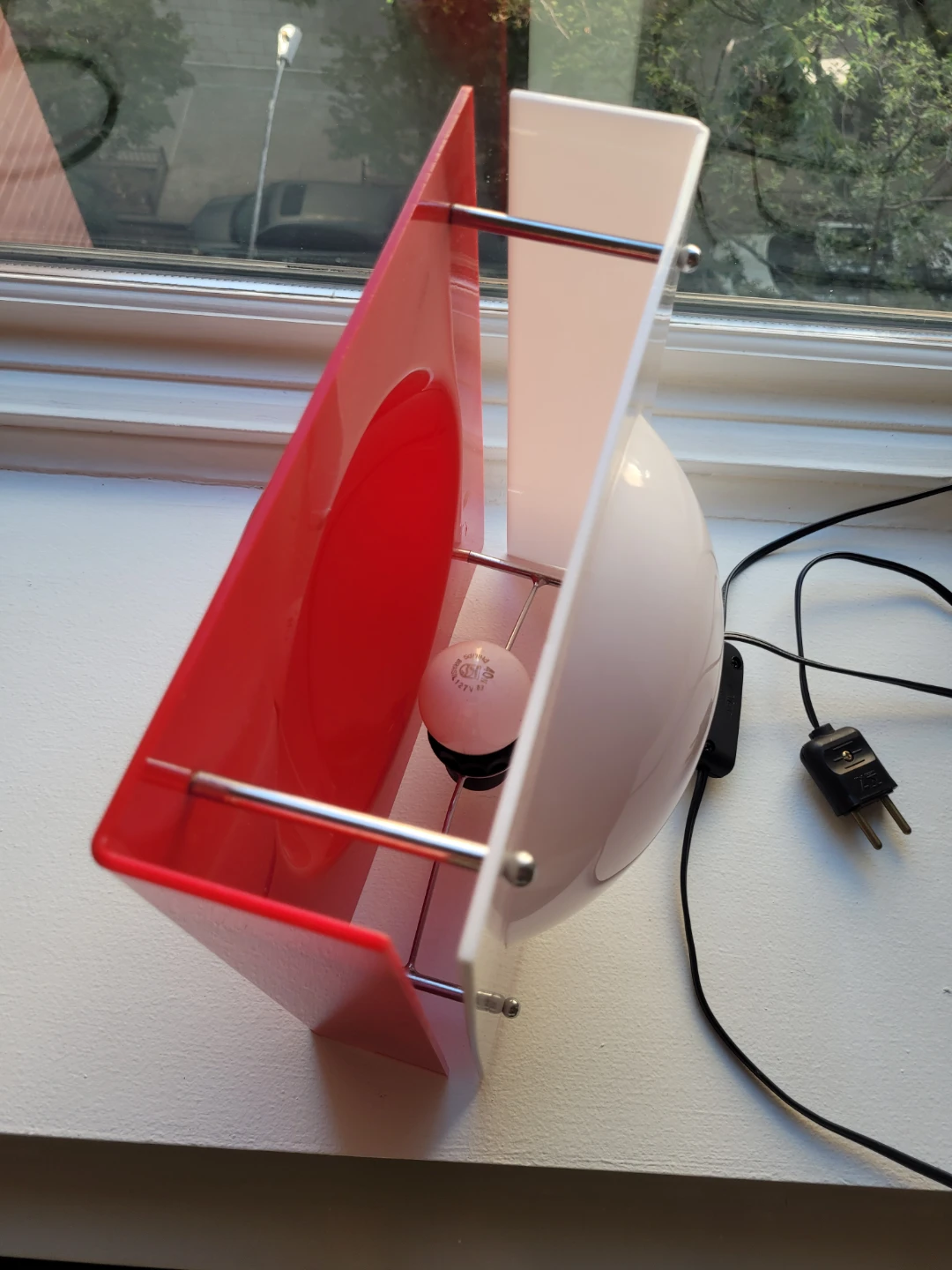 Luminaria Bola Red and White Modern Desk Lamp with Type C Plug - photo 2
