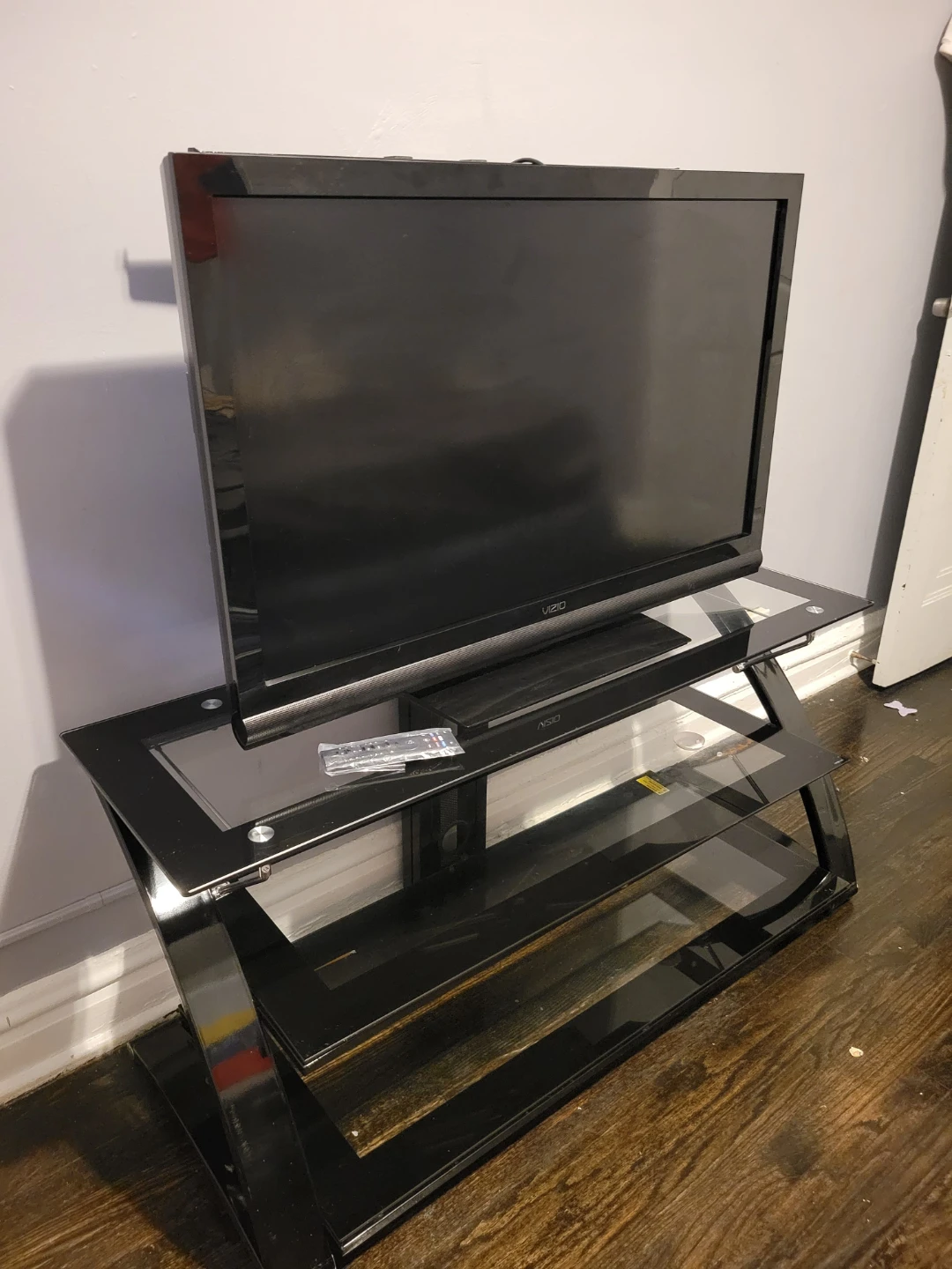 VIZIO TV + Modern Glass TV Stand with Universal TV Mount - photo 4