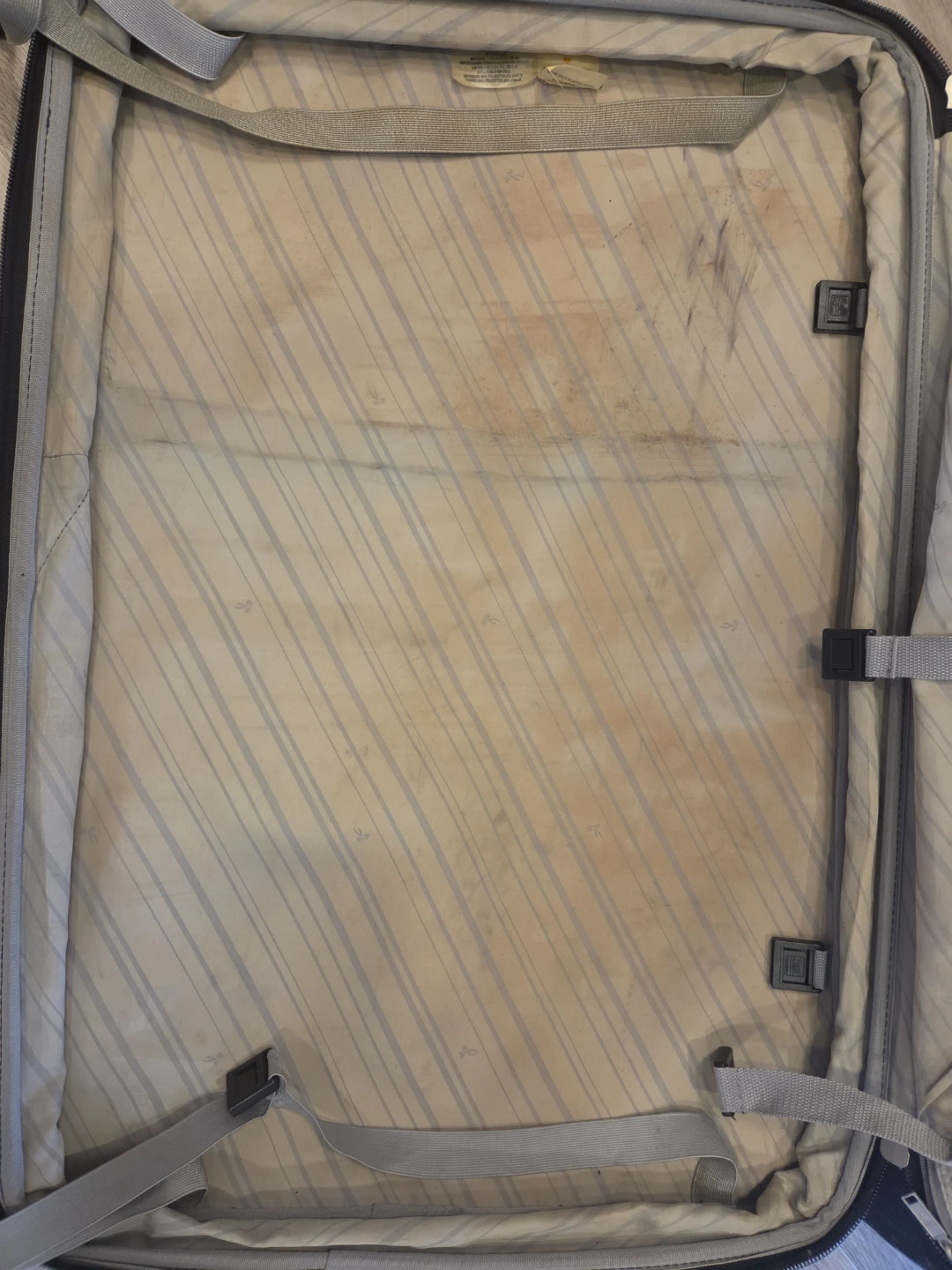 Ricardo Black Rolling Suitcase - photo 4