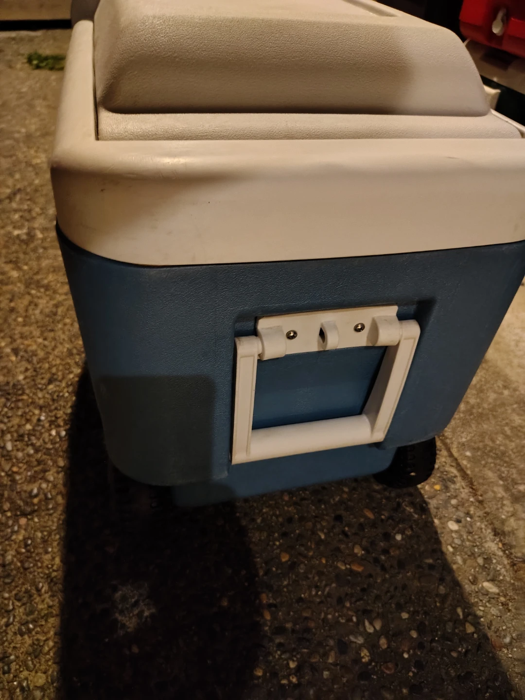 IGLOO 40 Quart Wheeled Cooler - photo 5