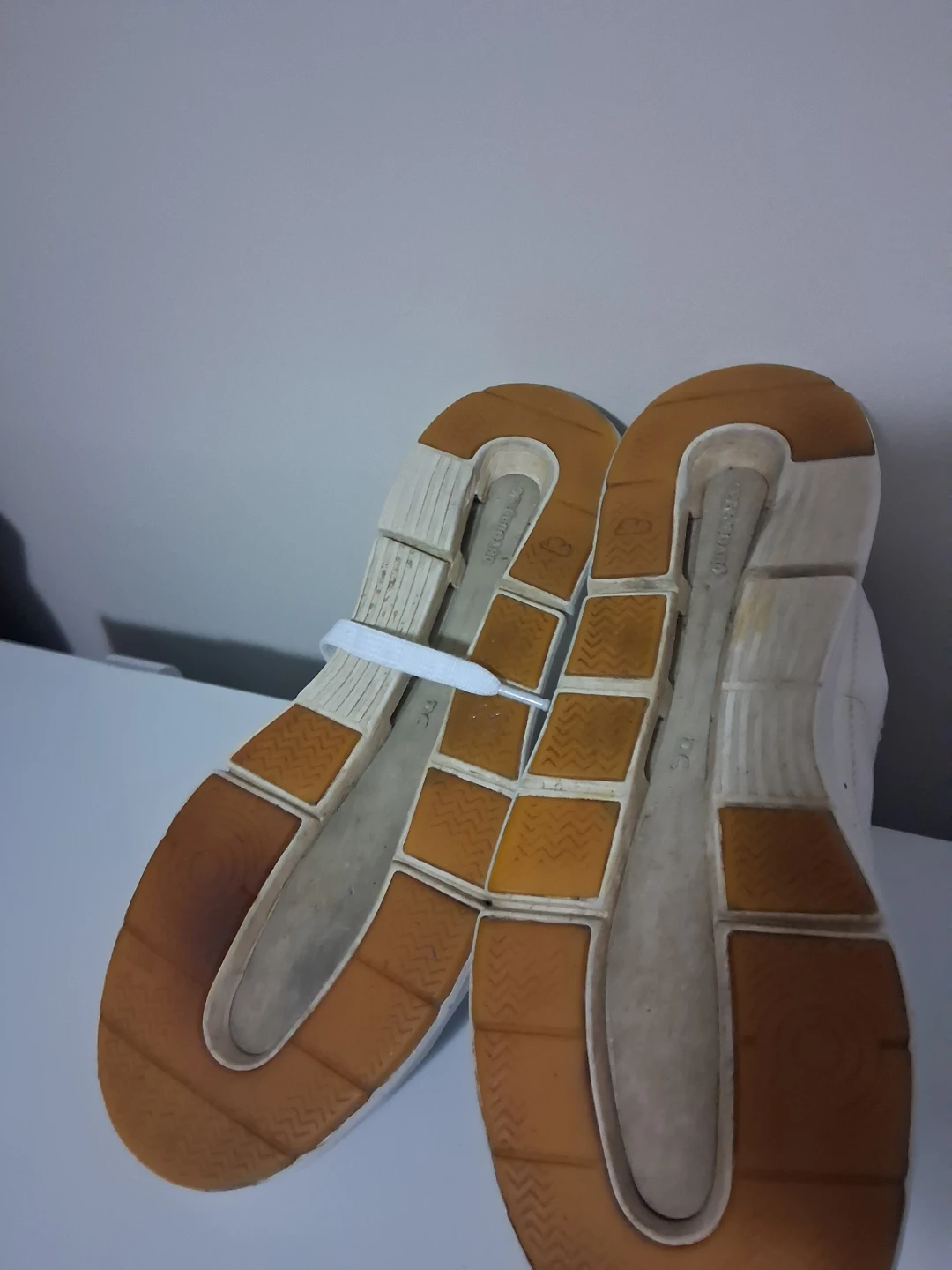 ON Cloud White Sneakers size 8.5 mans - photo 5