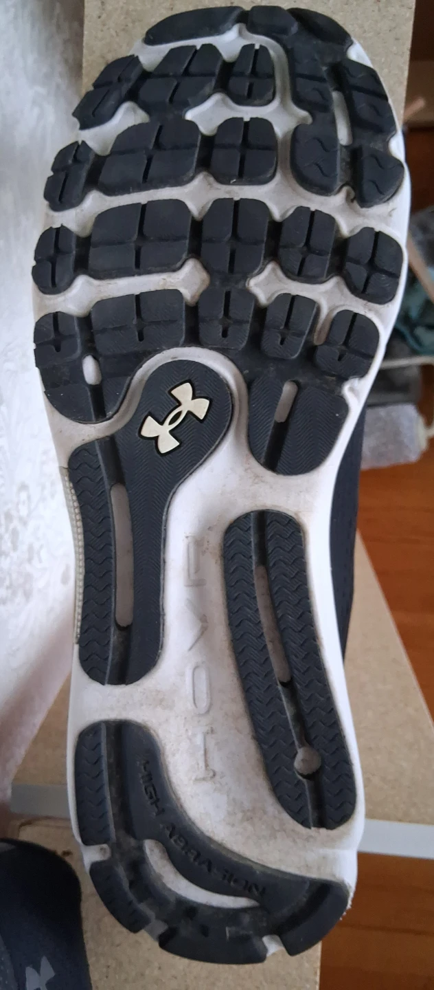 Under Armour HOVR Infinite 4 Running Shoes - photo 4