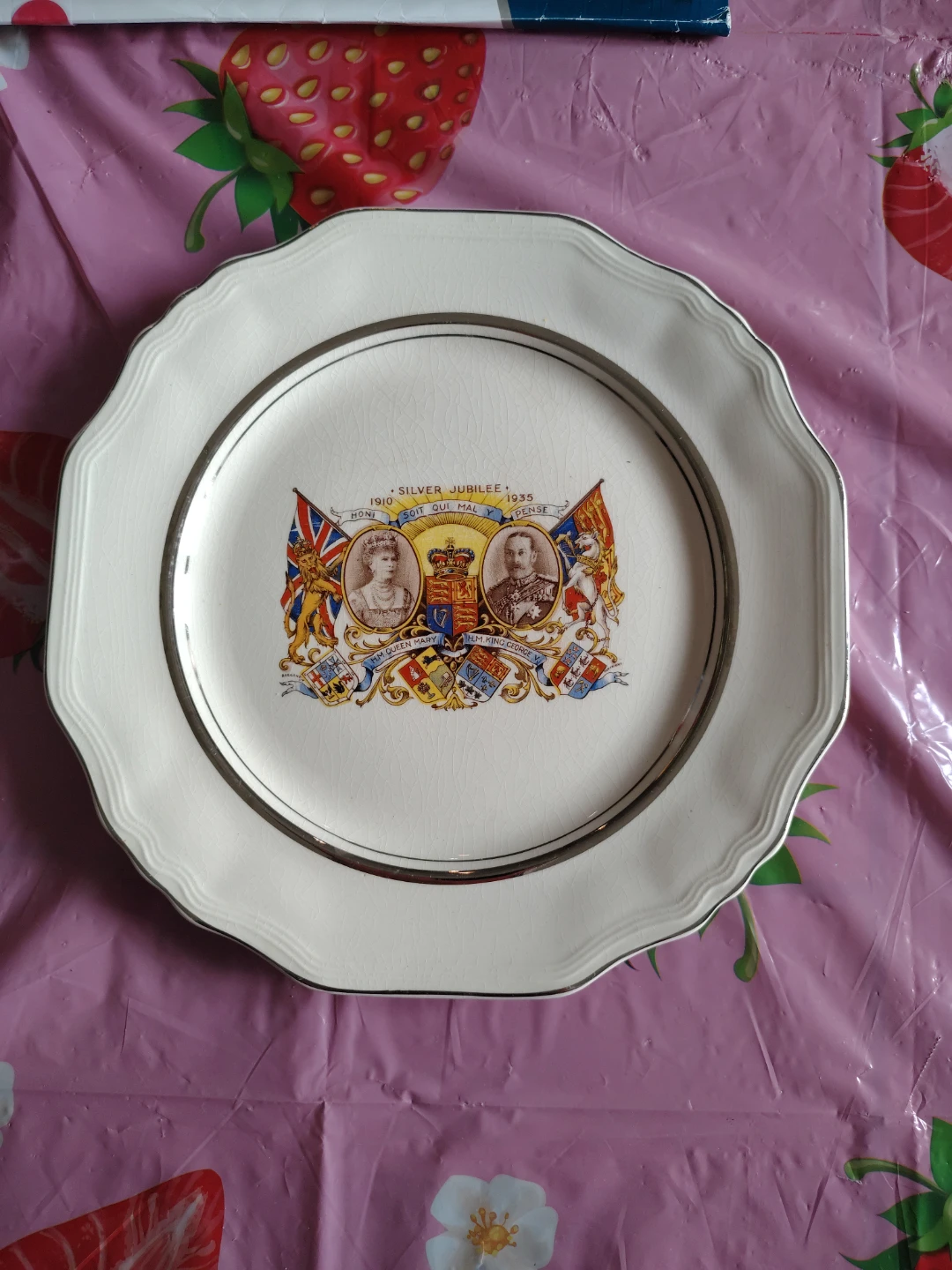 Sovereign Potters Silver Jubilee Commemorative Plate