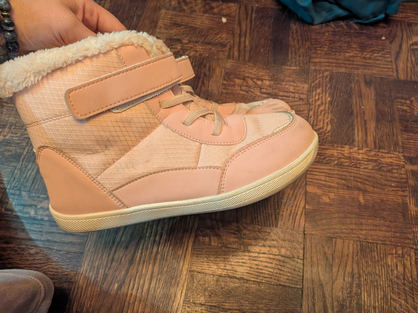 Pink winter boots with faux fur lining - photo 5