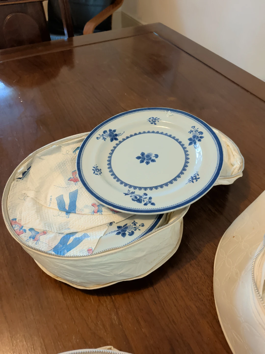 Vintage Blue & White Floral Dinnerware Set in Carrying Case - photo 3