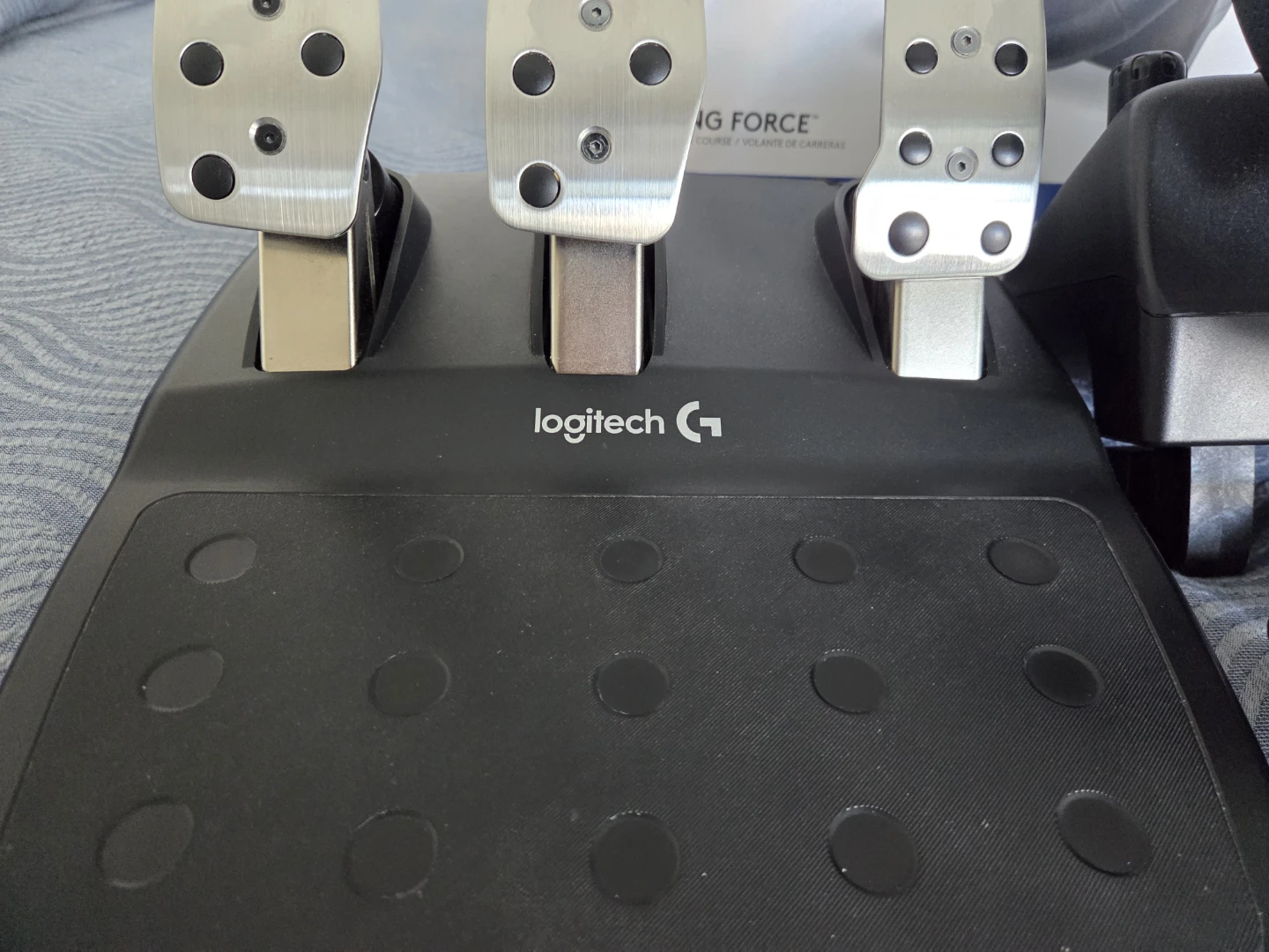 Logitech G29 Driving Force Racing Wheel & Pedals - photo 4