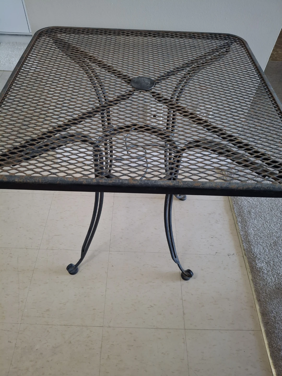 Metal Mesh Patio Table