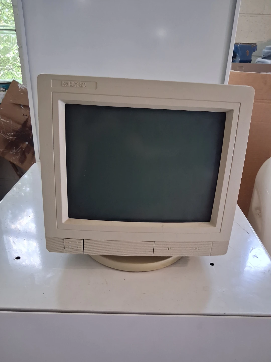 Hewlett Packard 700/96 CRT Monitor