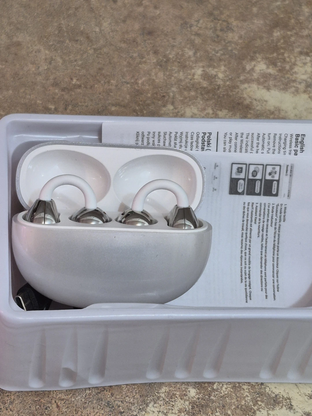 BNIB)AI Language Translator Airbuds White