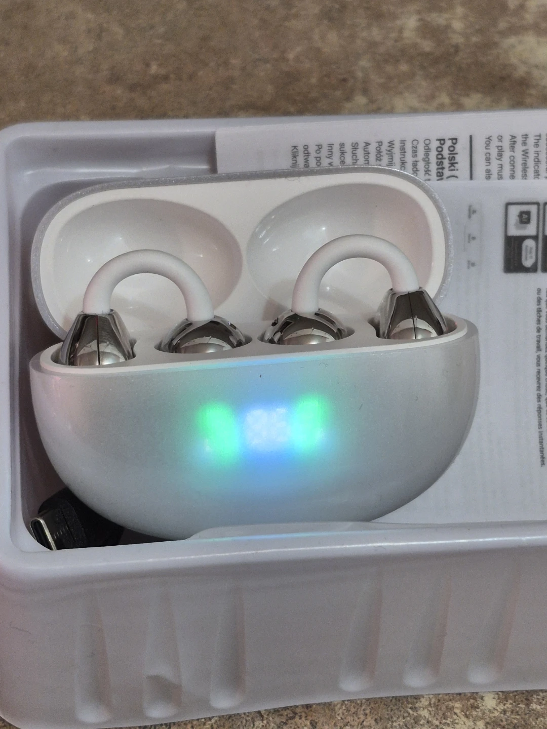 BNIB)AI Language Translator Airbuds White - photo 2