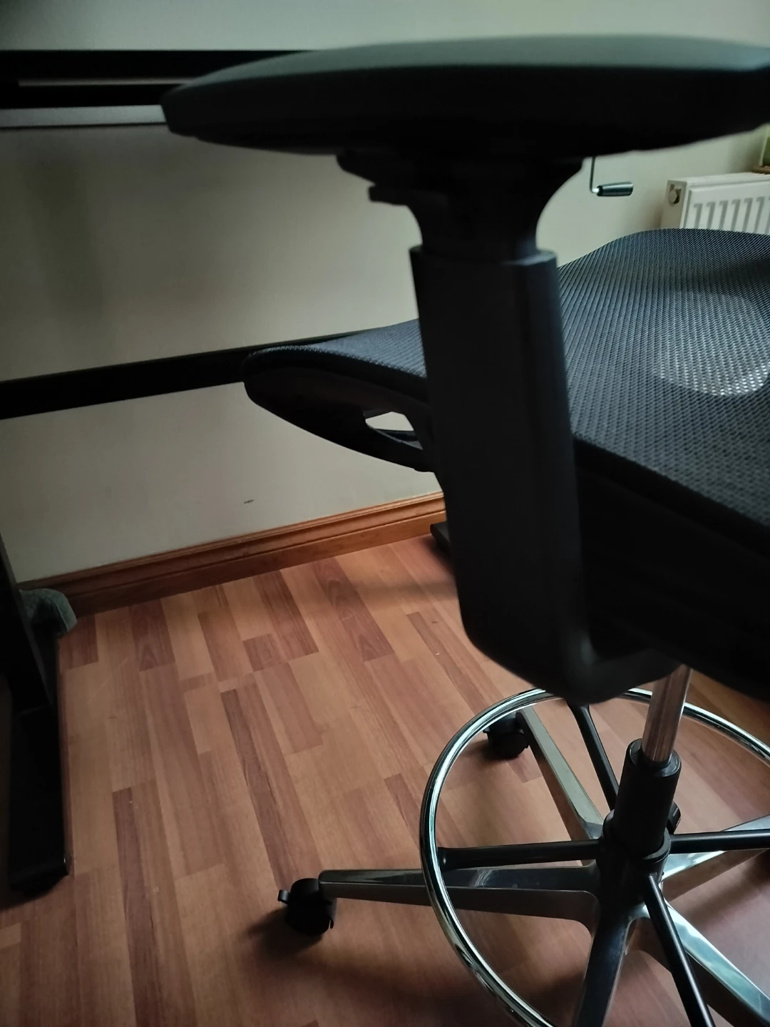 Ergonomic mesh standing desk office chair - photo 5