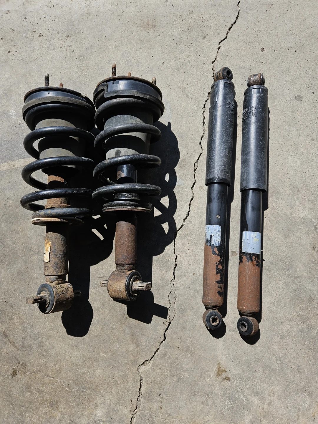Used Car Shock Absorbers and Struts Set