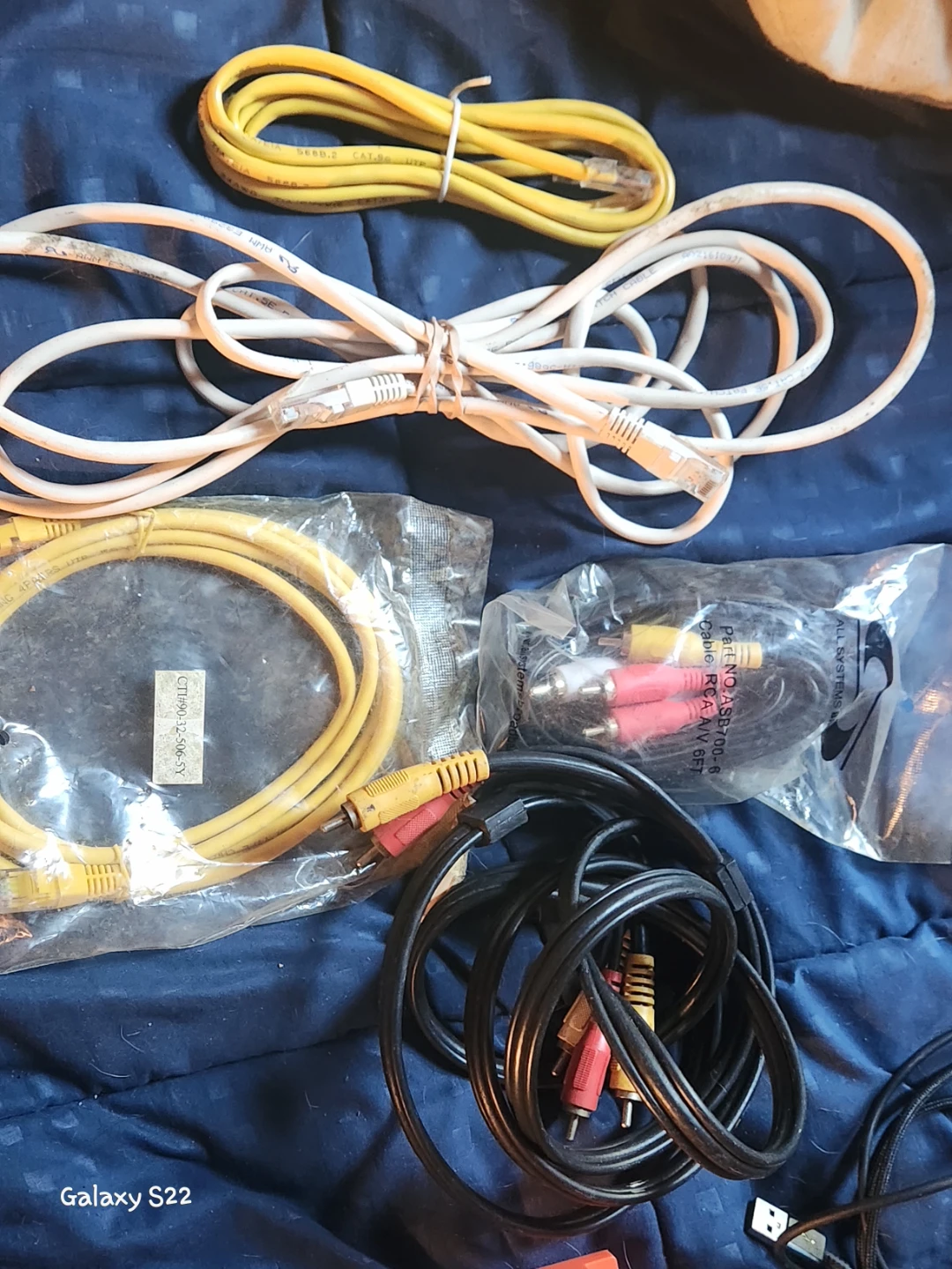 Assorted Electronics Cables and Splitter - photo 3