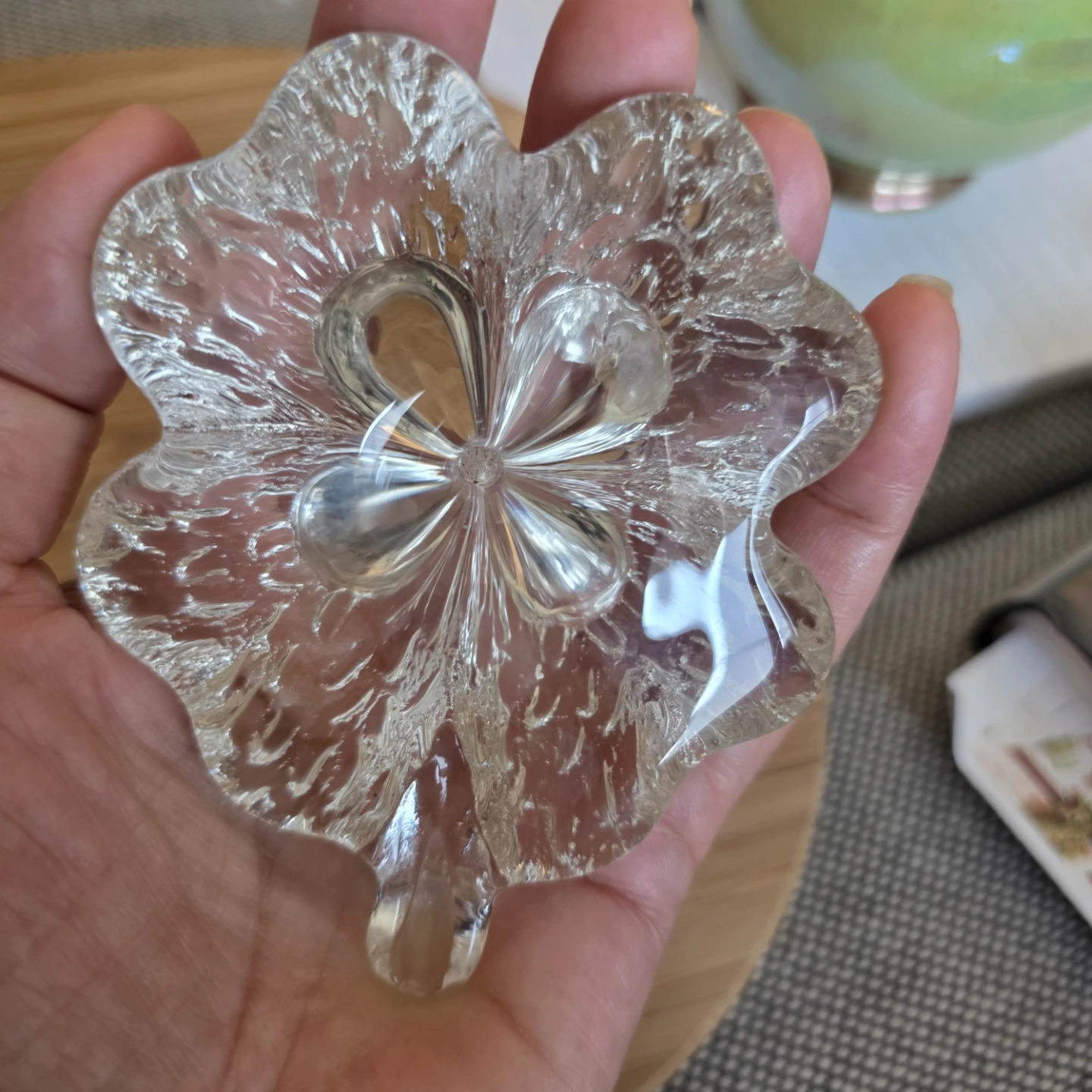 Clear Glass Leaf Shaped Paperweight/Figurine - photo 5
