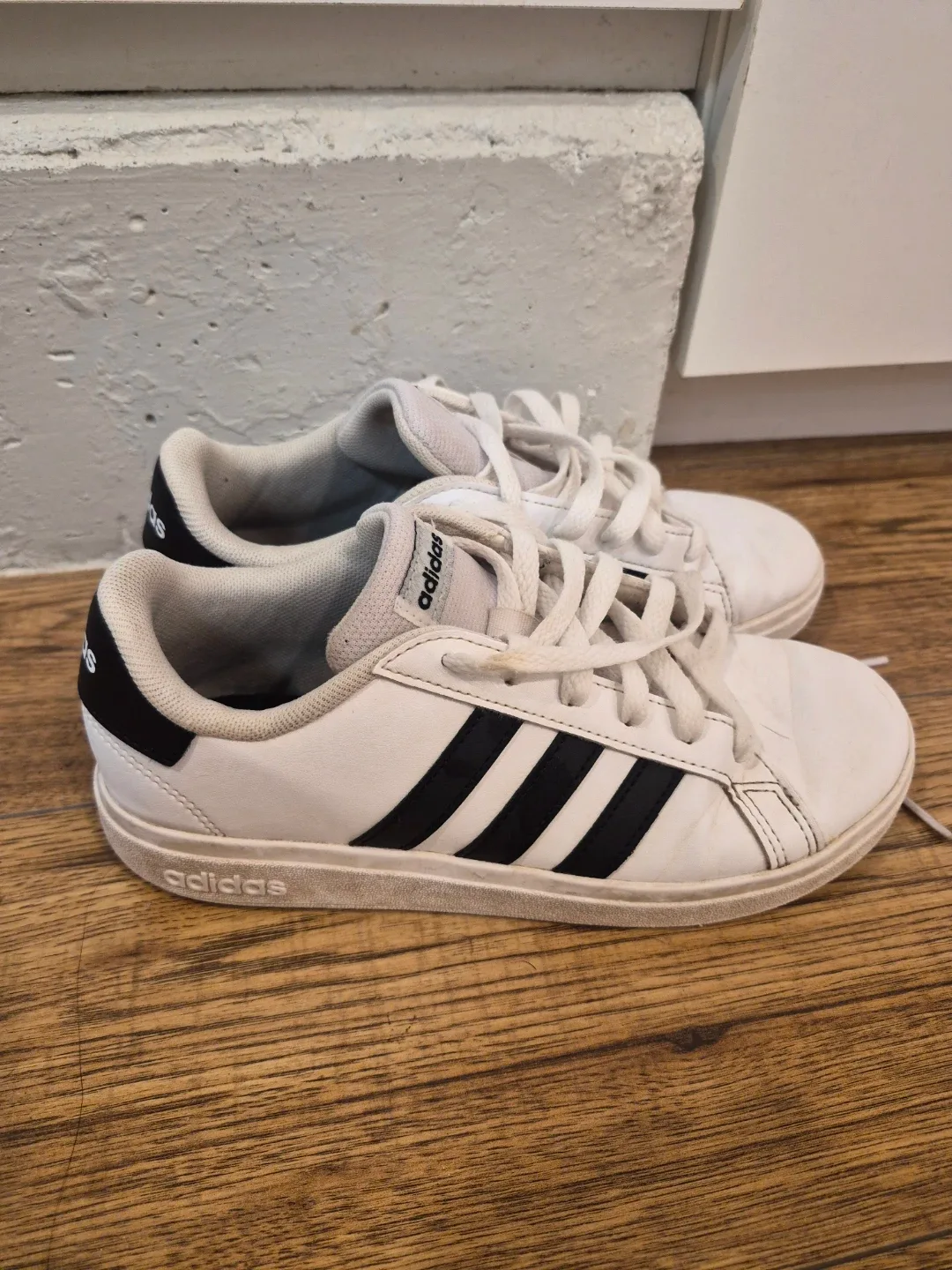 Adidas Grand Court Shoes White Black Size 4 US Unisex