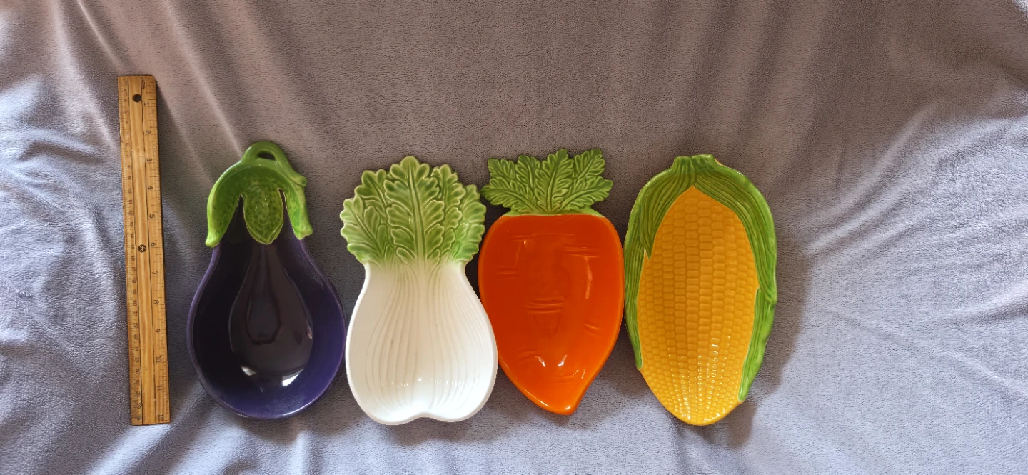Set of 4 vegetable shaped ceramic dishes