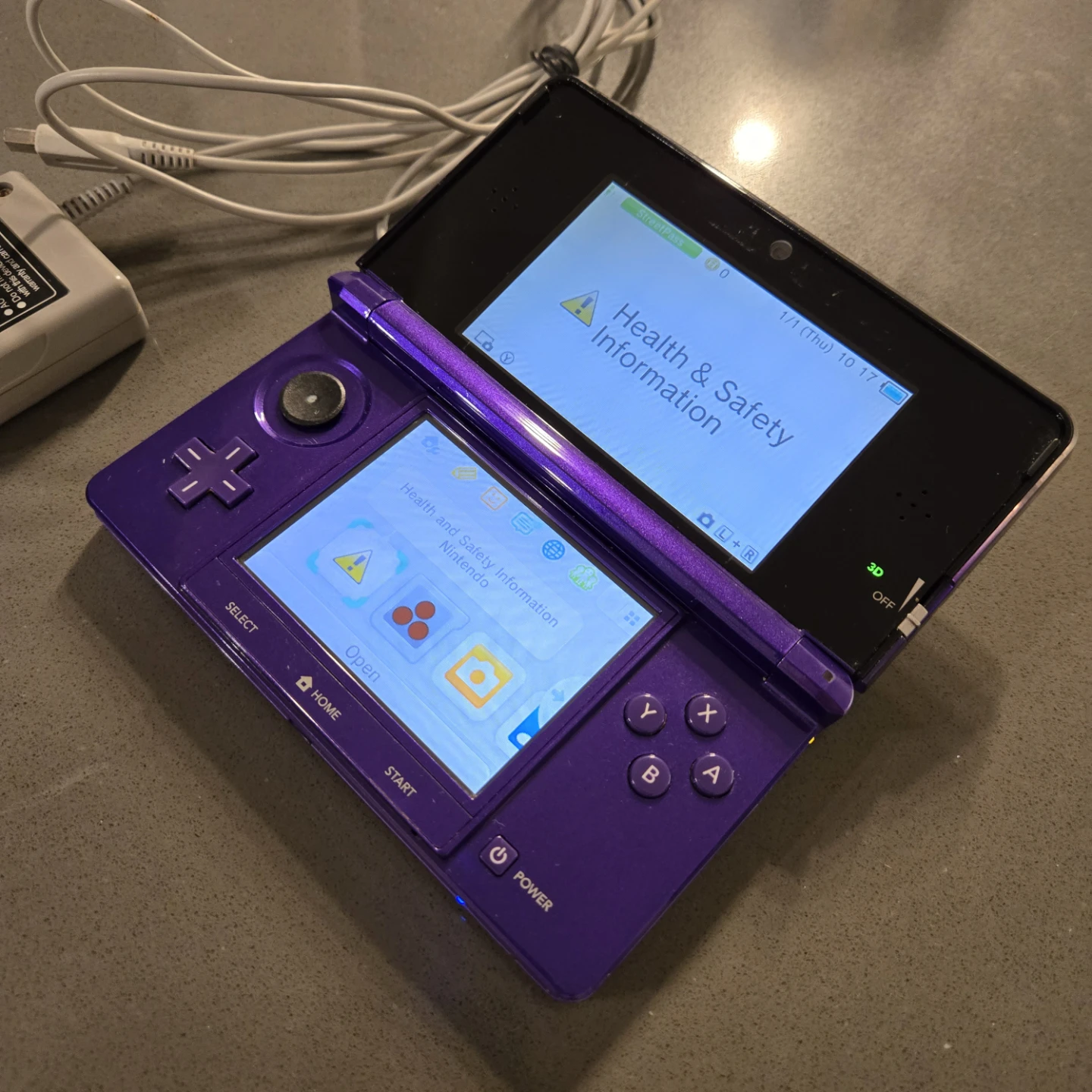 Nintendo 3DS Midnight Purple with Charger, stylus.