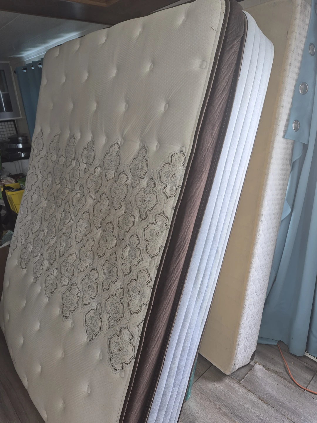 Queen beautyrest mattress and split box spring