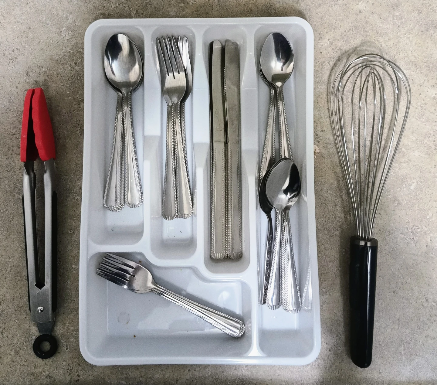 Kitchen Utensil Set with Tongs and Whisk