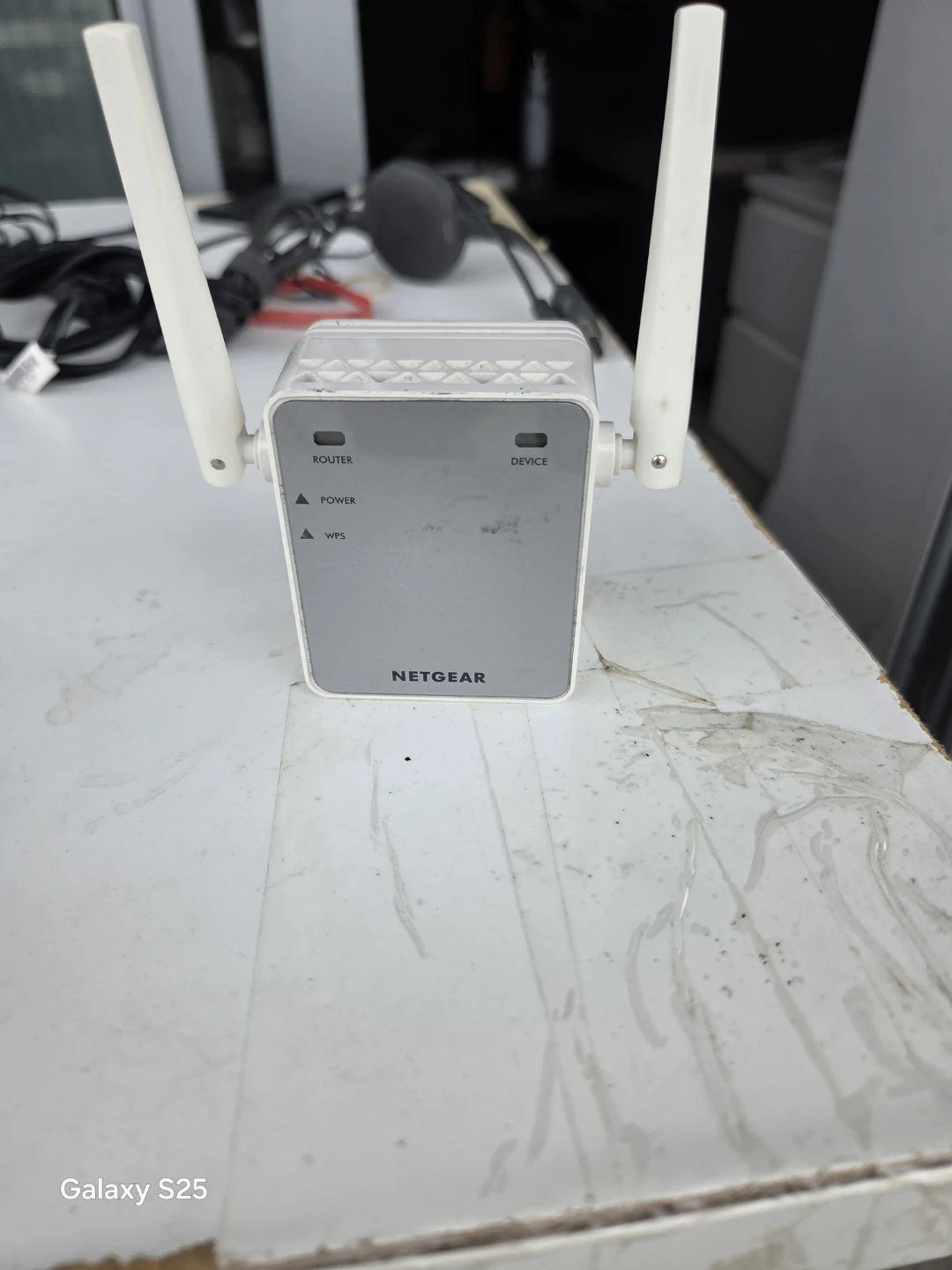 NETGEAR WiFi Range Extender - photo 2