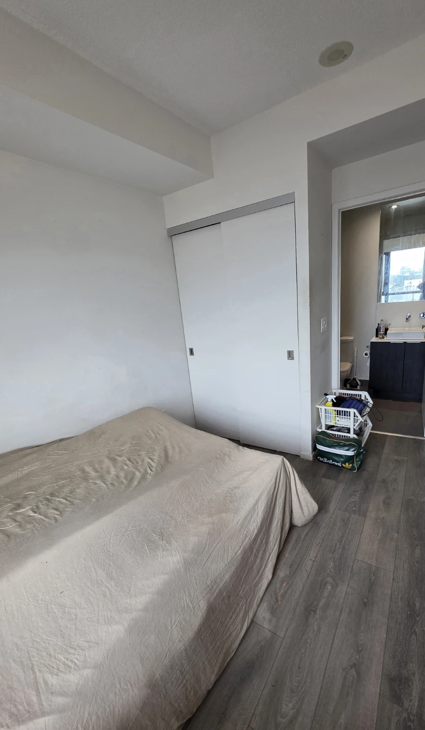 $1,550 / 1br - Master Bedroom + Ensuite | Downtown Toronto - photo 5