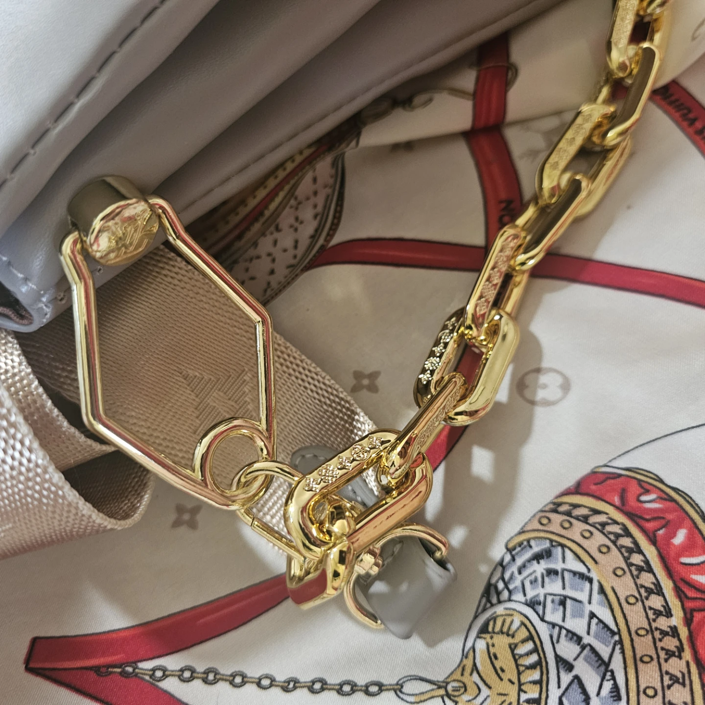 Louis Vuitton Grey Monogram Shoulder Bag with Gold Chain - photo 2