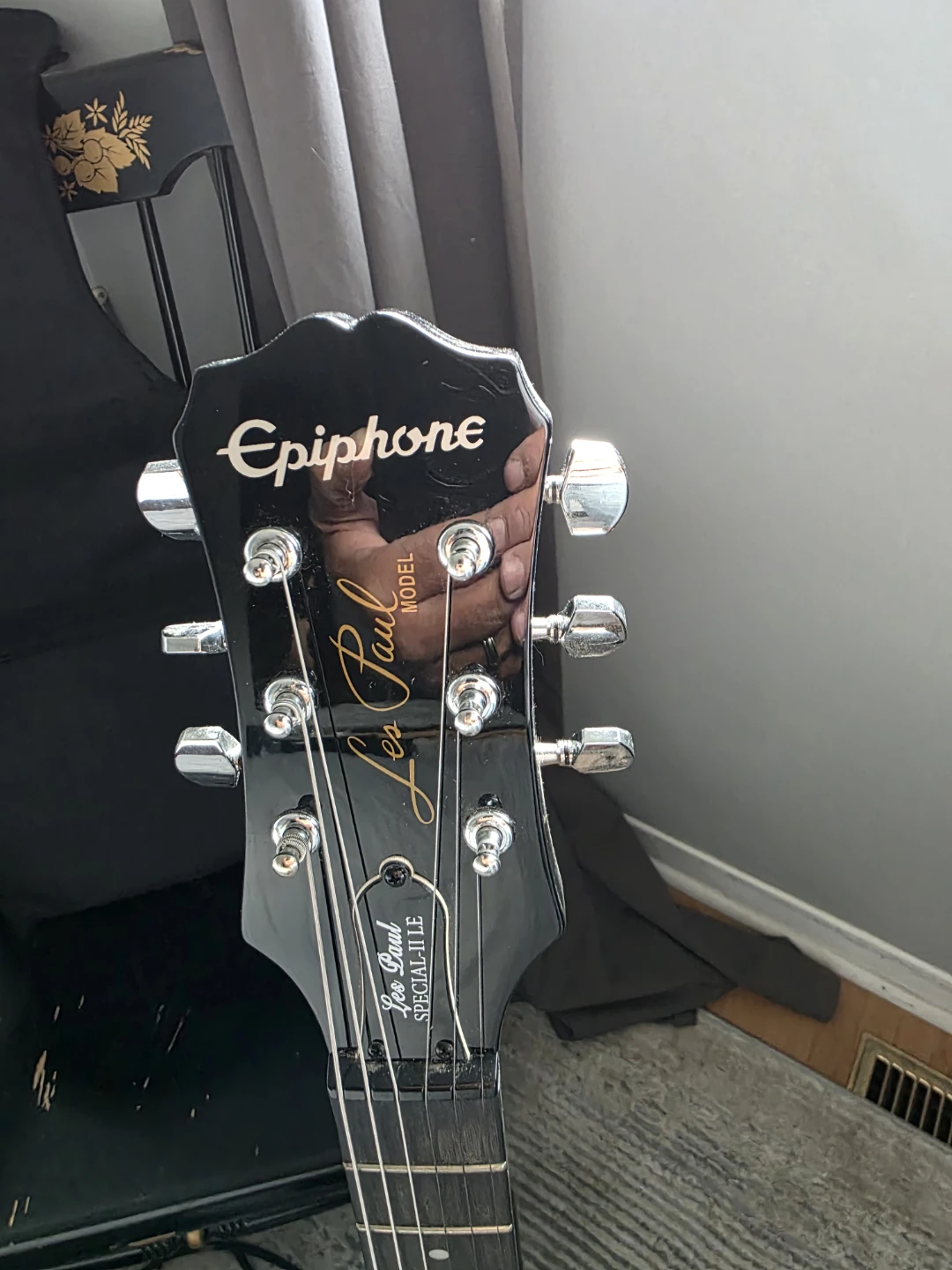 Epihpone electric guitar and amp - photo 2