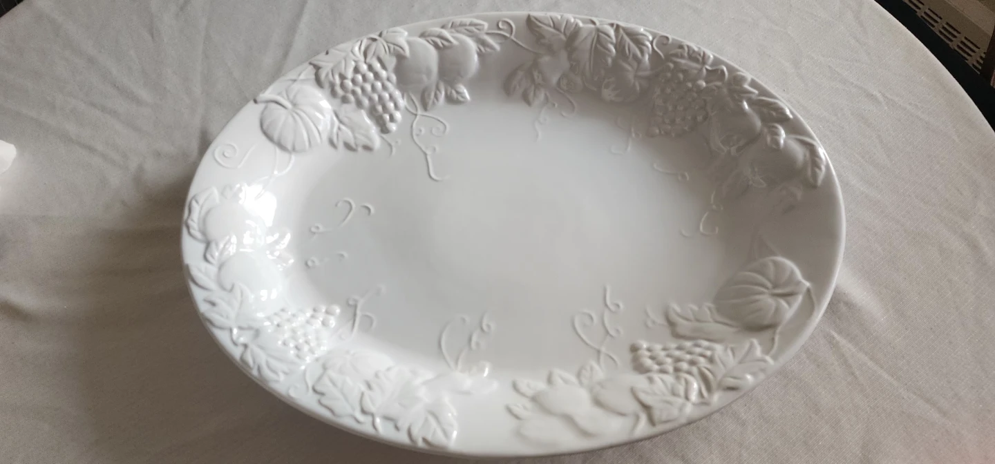 White Oval Platter with Embossed Grapes and Fruit Design - photo 4