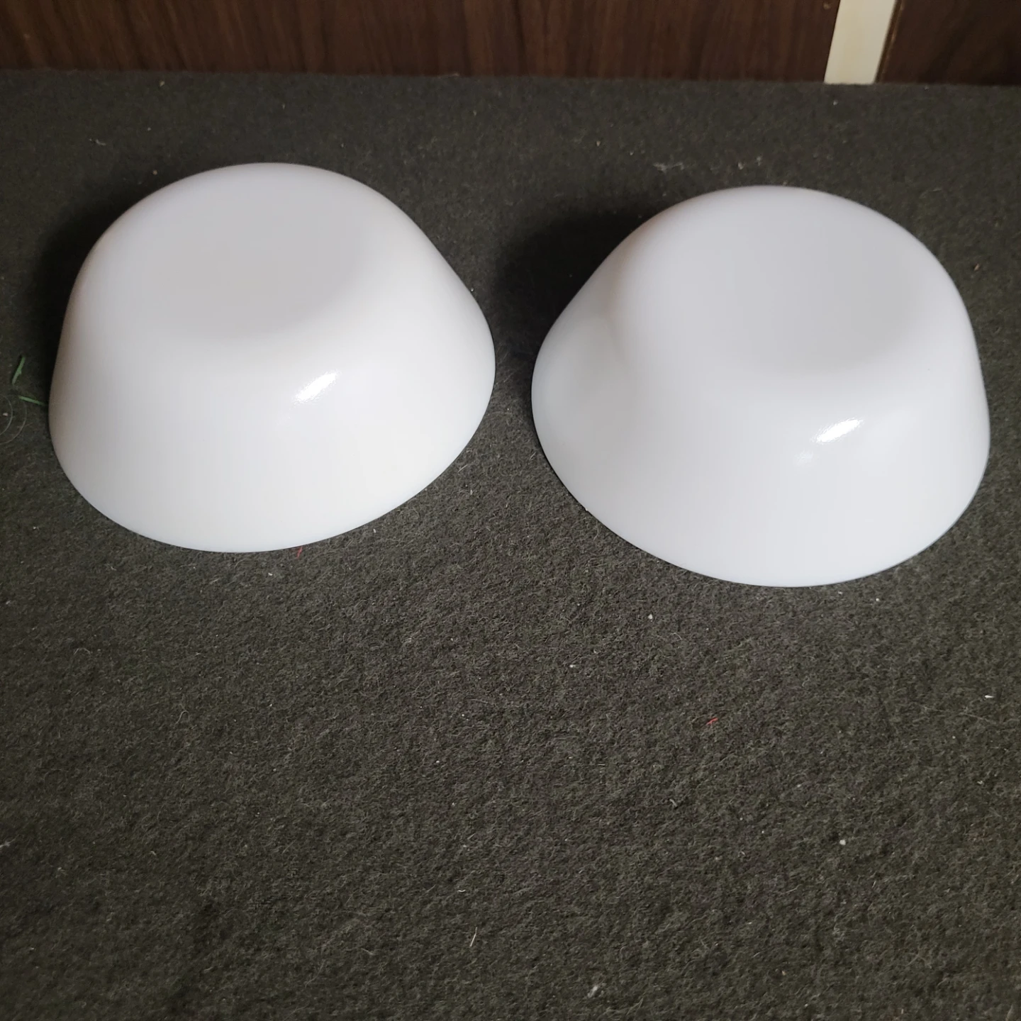Pair of white milk glass bowls - photo 2