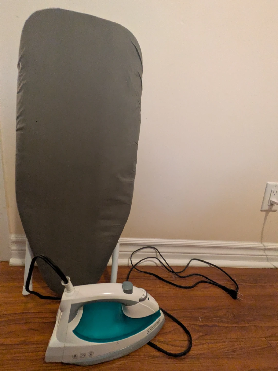 Brand new iron and board - photo 2