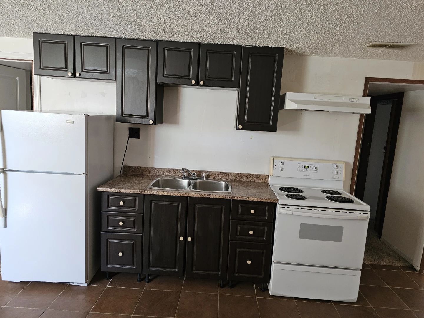 AVAIL IMMEDIATLY 2 BEDROOMS BASEMENT SUITE IN MARLBOROUGH N.E - photo 4