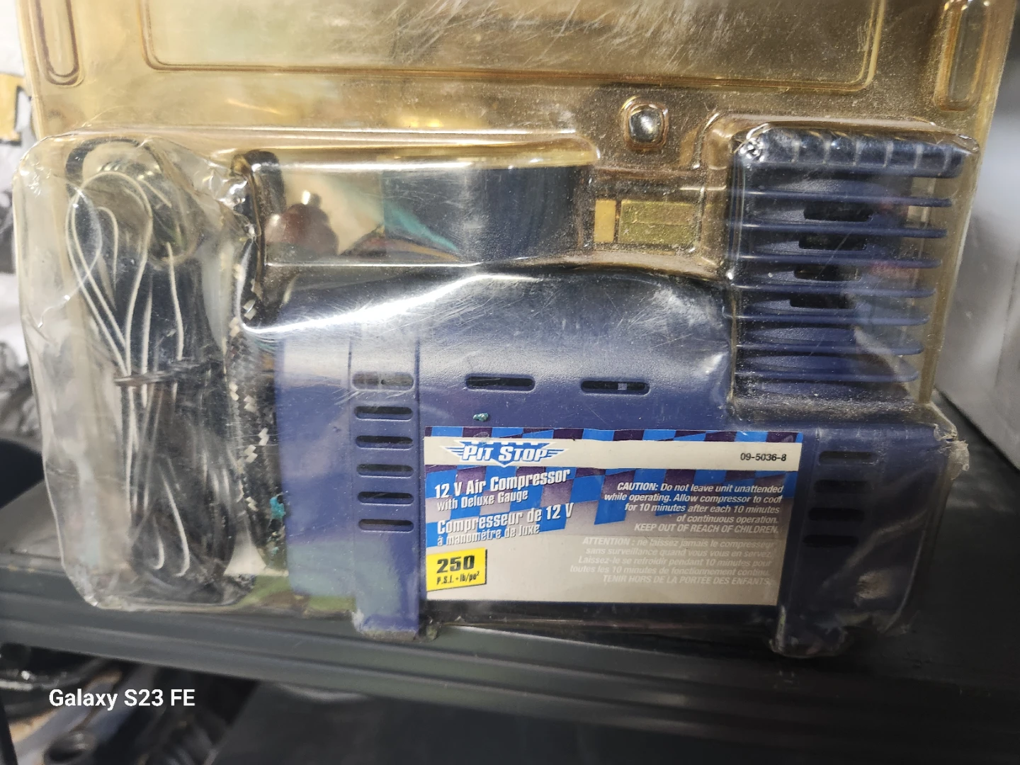 Pit Stop 12V Air Compressor with Deluxe Gauge