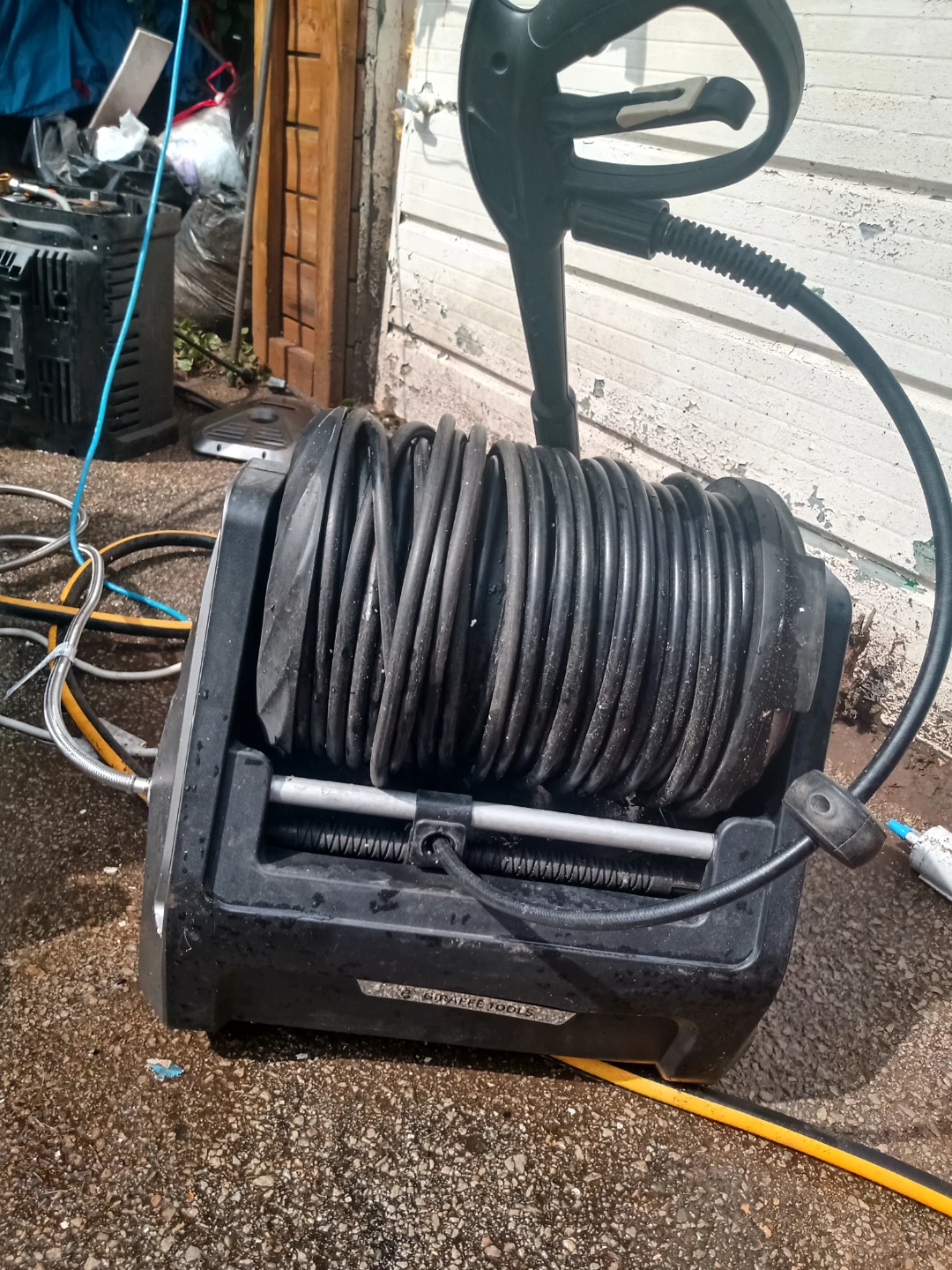 Giraffe Tools electric pressure washer with hose reel