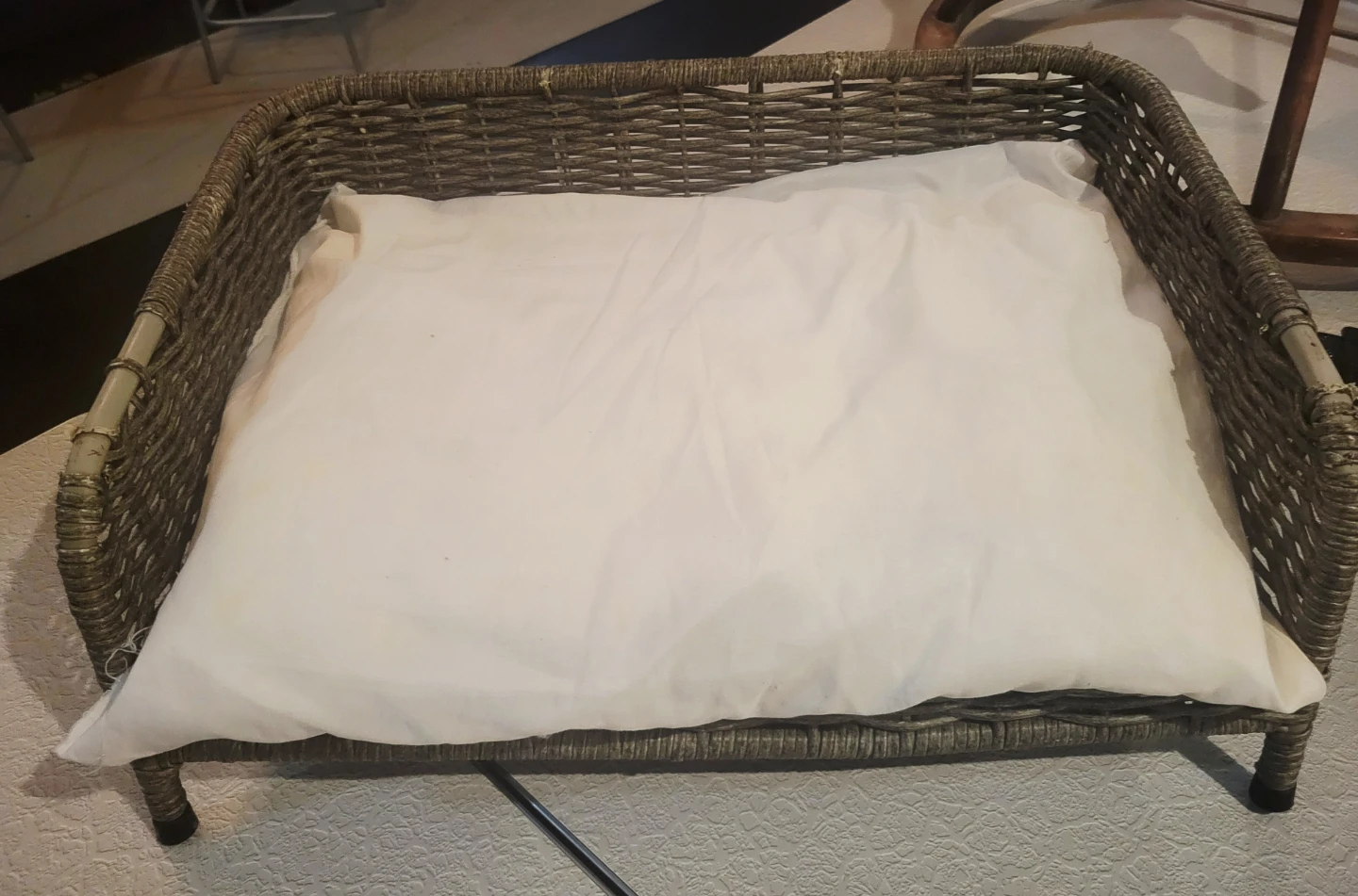 Wicker pet bed with cushion