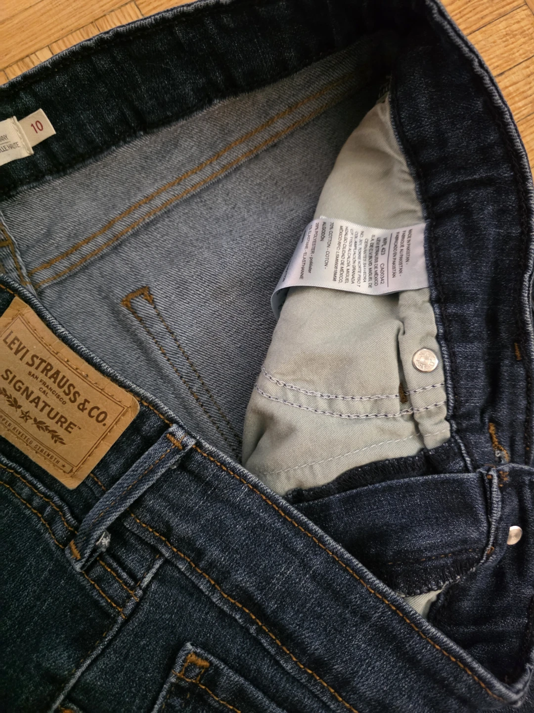 Womens Levi Jeans Size 10 - photo 3