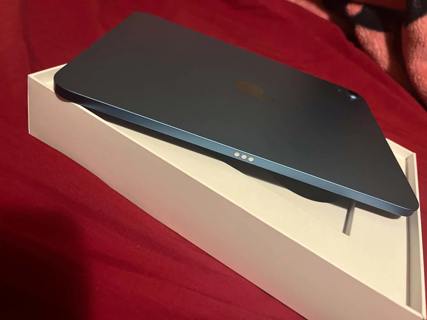 Ipad 10th gen  open to offers - photo 4