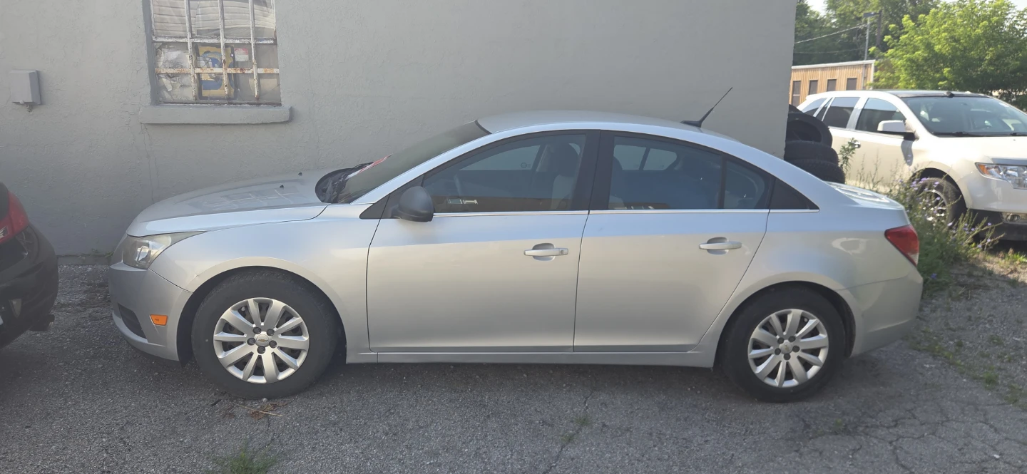Silver Chevrolet Cruze Sedan - photo 2