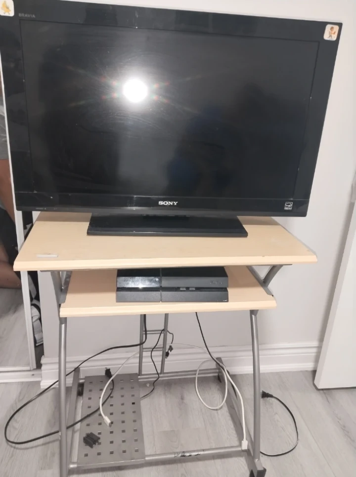 Rolling Laptop / Computer Table with Wheels – Great Condition - photo 3