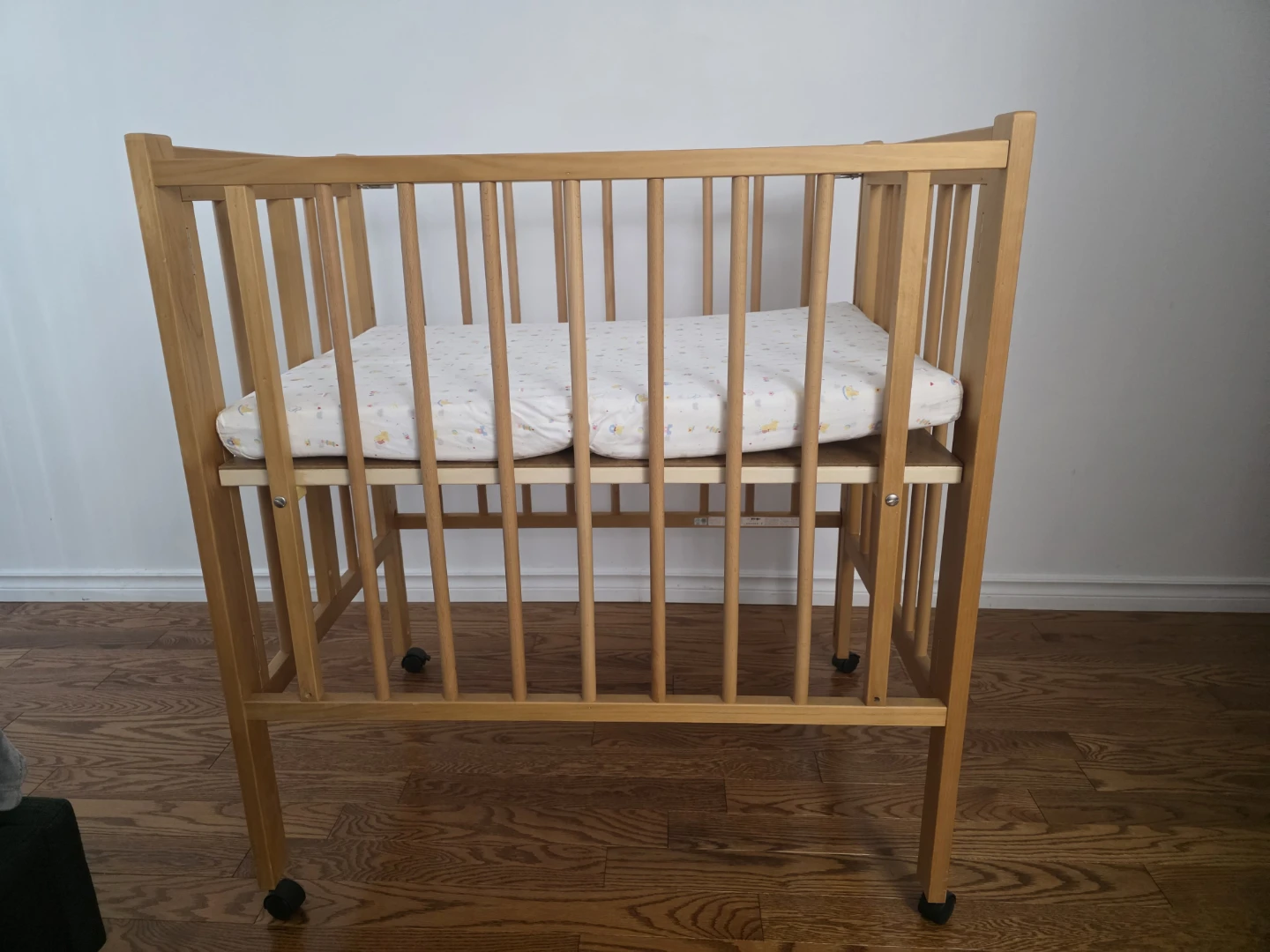 Wooden Baby Bassinet with Mattress - photo 3
