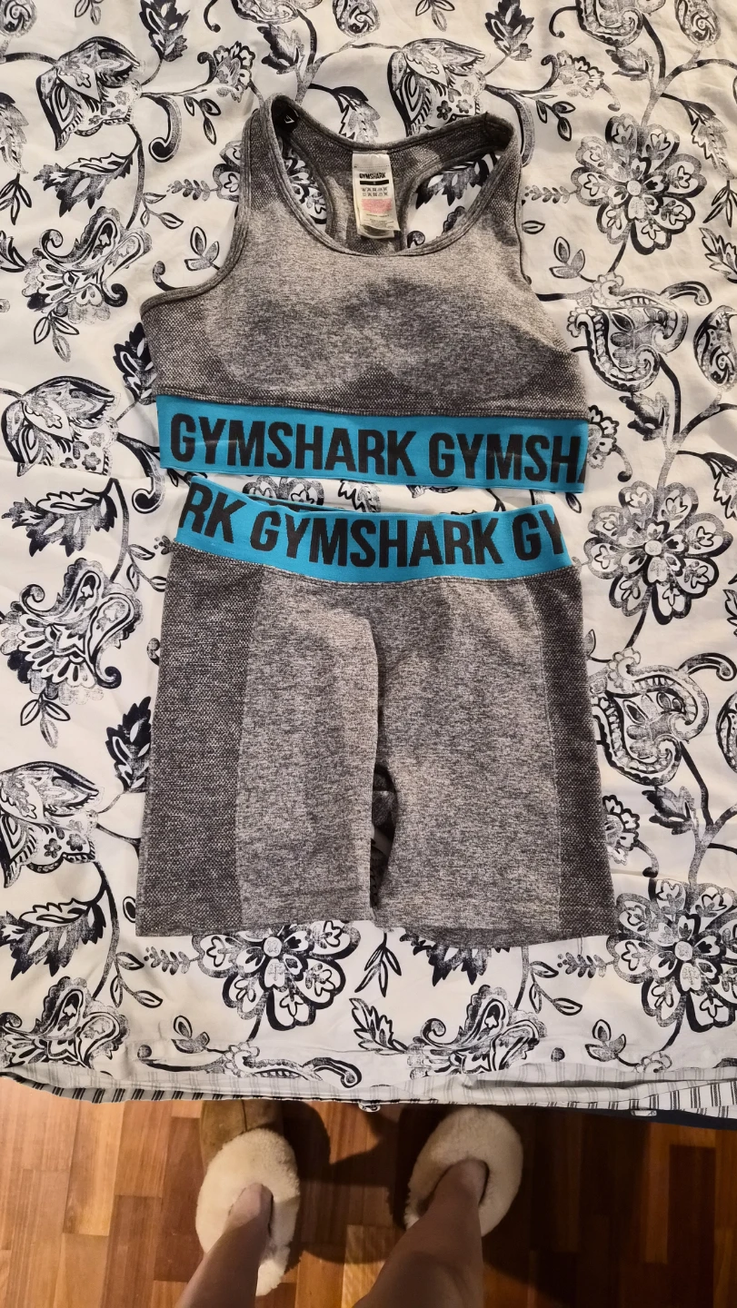 Gymshark Grey Sports Bra & Shorts Set - photo 2