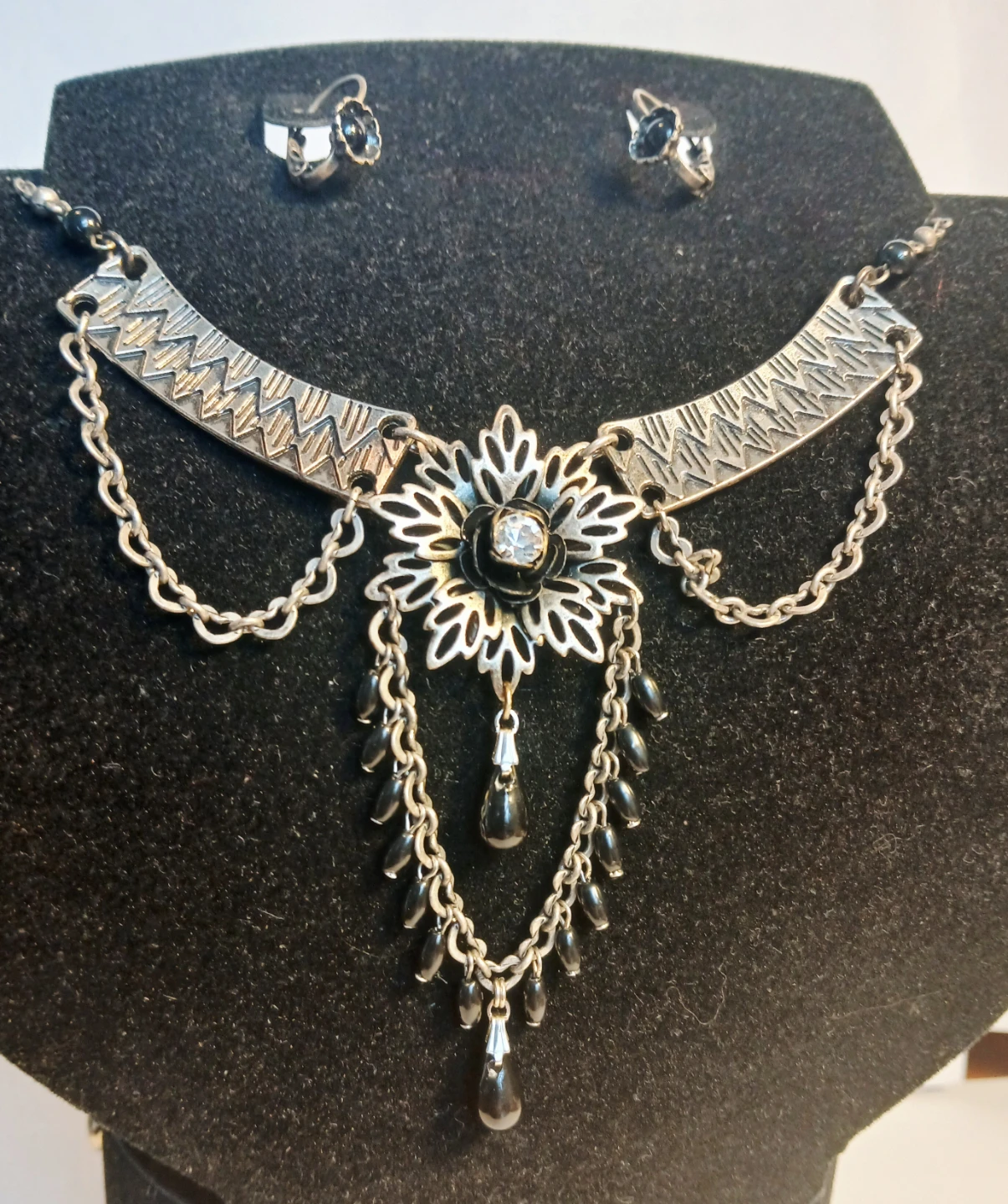 Gothic Flower Choker Necklace and Earring Set