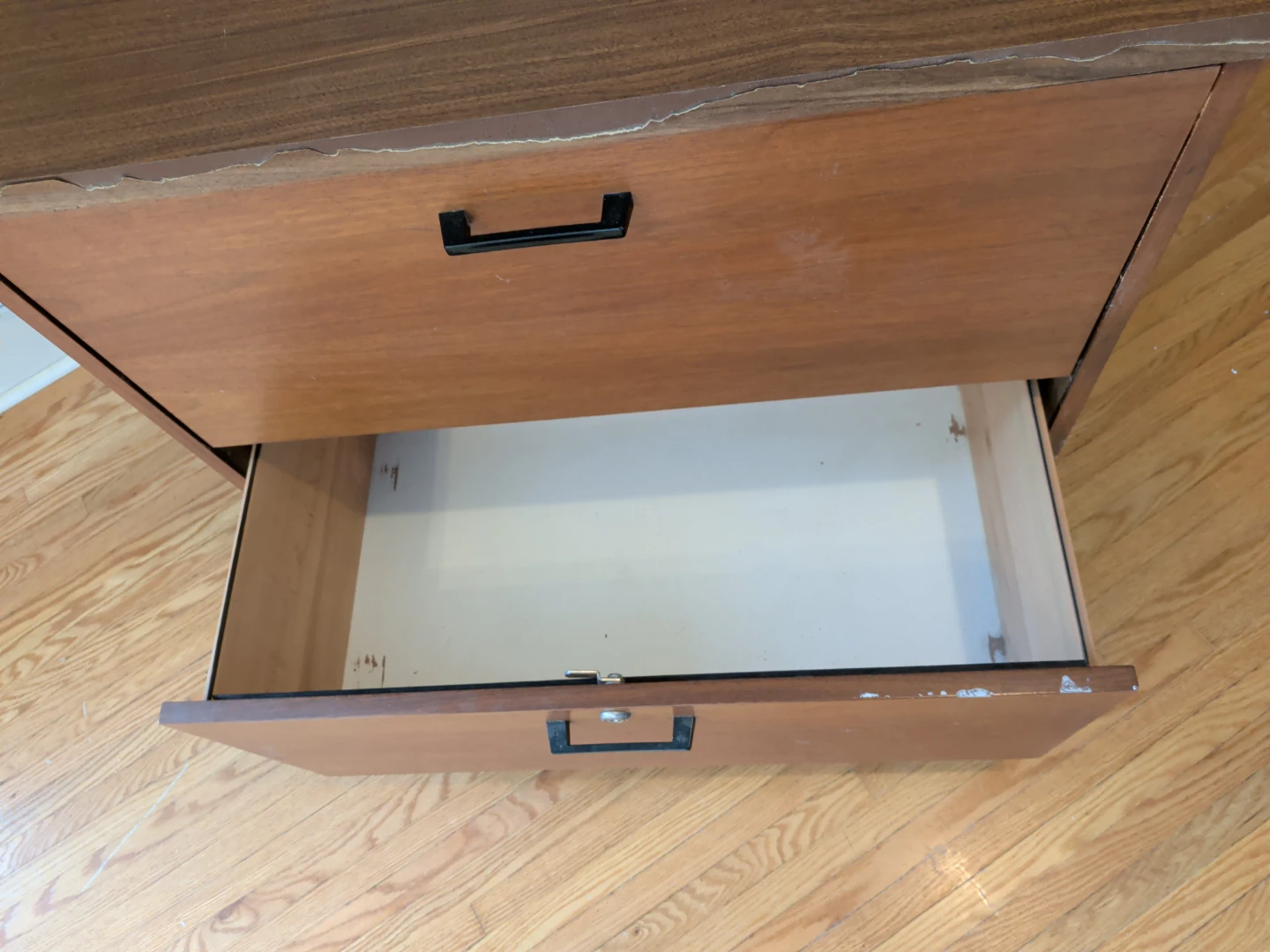 Vintage 2-Drawer Filing Cabinet - photo 5