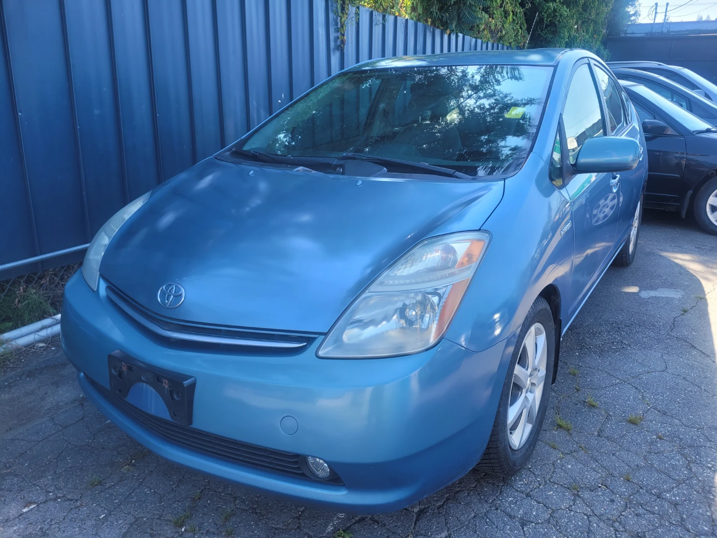 Blue Toyota Prius Hybrid - photo 2