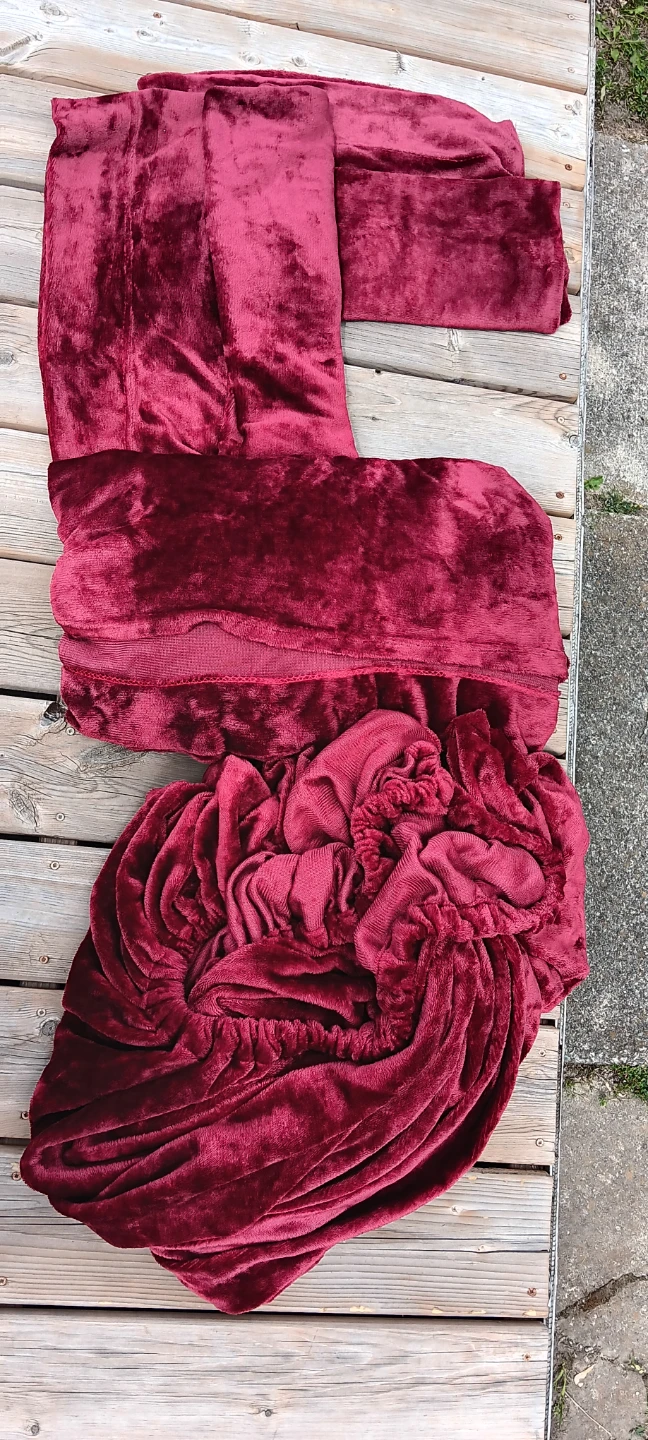 Velvet Bed 4 piece bed set