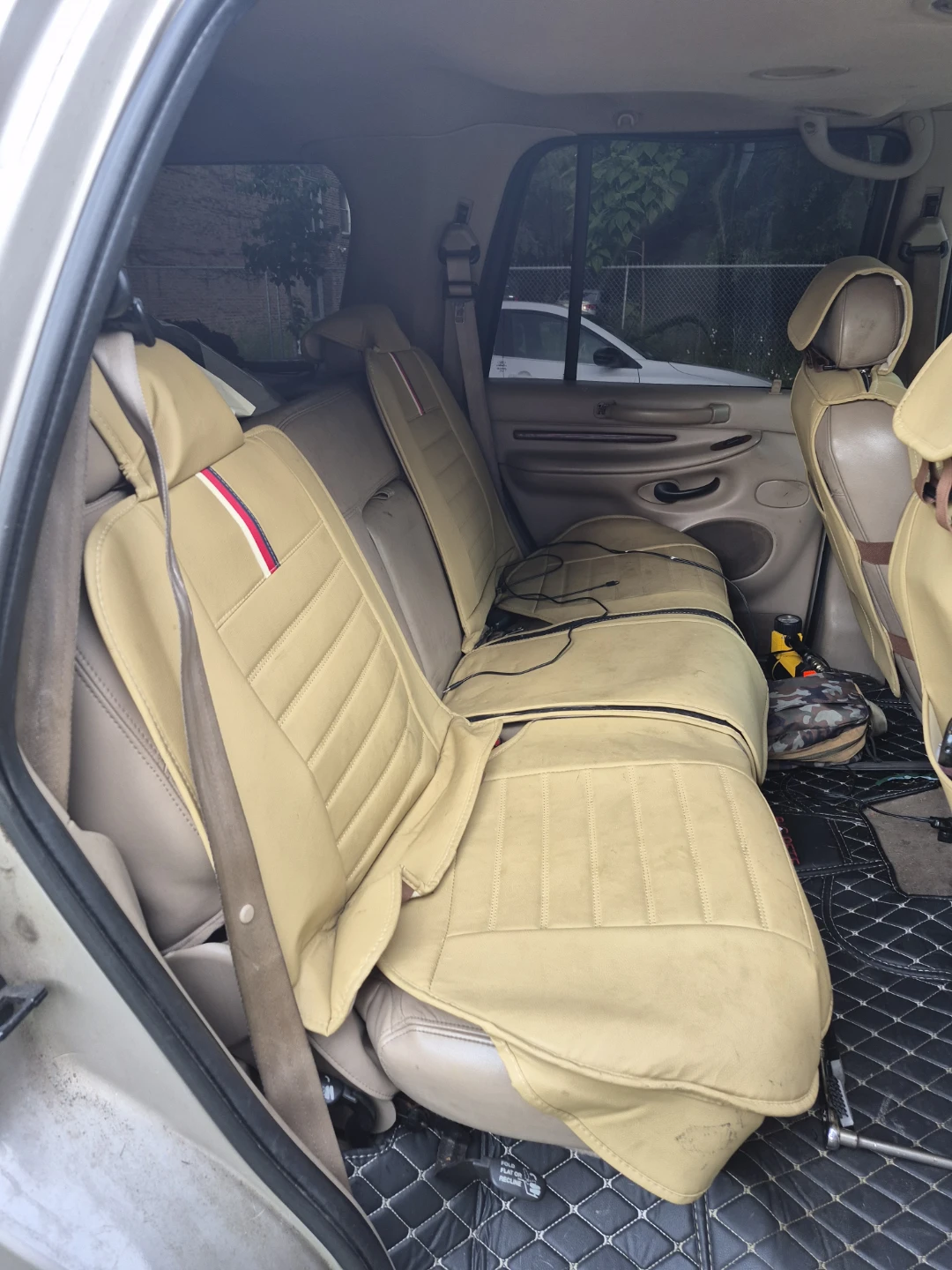 Selling my 2001 Lincoln Navigator - photo 5