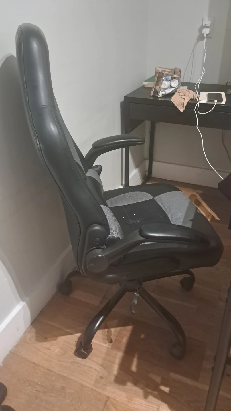 Black Gaming Chair - photo 3