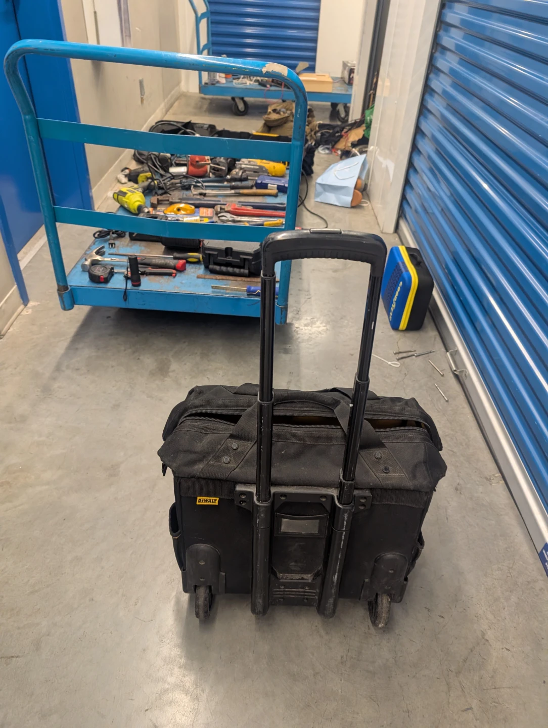 DeWalt Rolling Tool Bag - photo 5